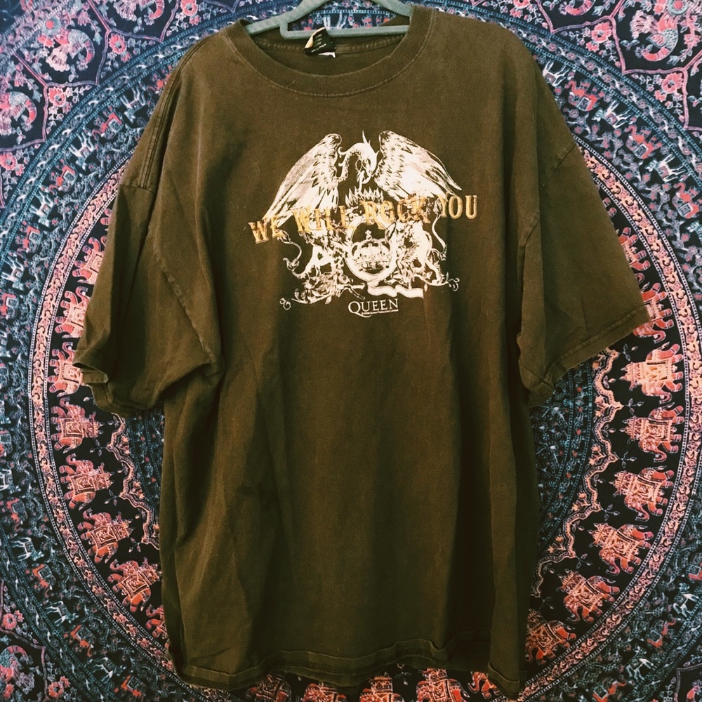 ✨queen vintage oversized band tee!!✨